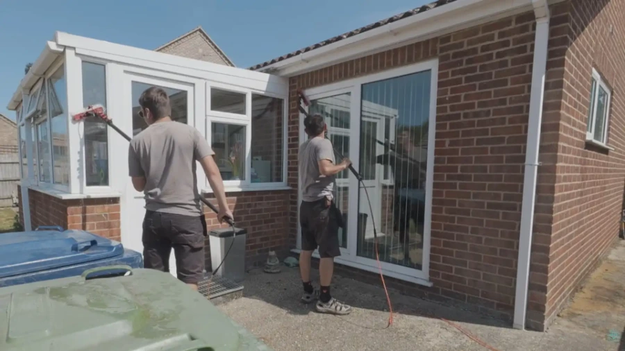 Exterior window cleaning at a San Clemente home